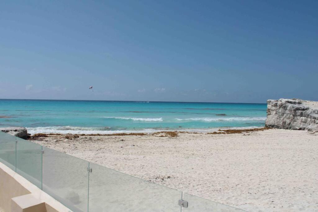 Beach Front Renewed Apartment Cancun Exterior photo