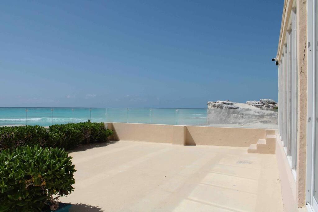Beach Front Renewed Apartment Cancun Exterior photo